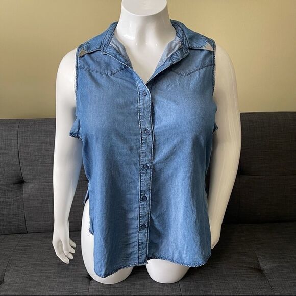Chambray Button Up Sleeveless Top - Picture 2 of 4